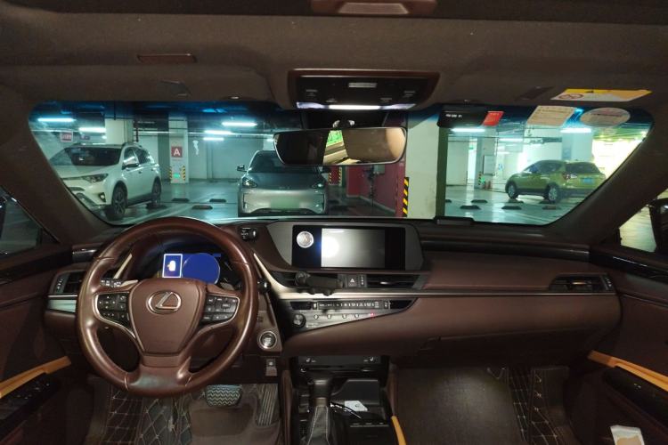 Used Lexus ES 2018 260 Excellence Edition China V Standard Center Console