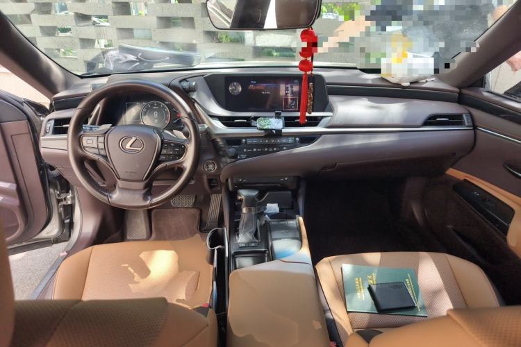 Used Lexus ES 2018 200 Excellence Edition China VI Standard Center Console
