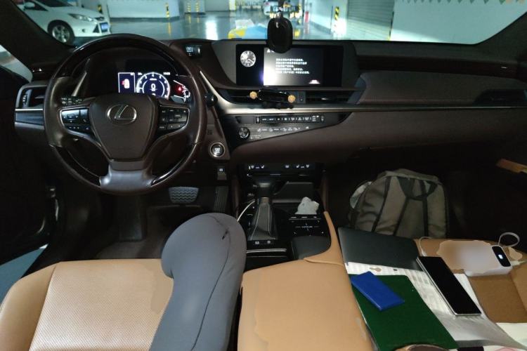 Used Lexus ES 2018 200 Luxury Edition China V Standard Center Console