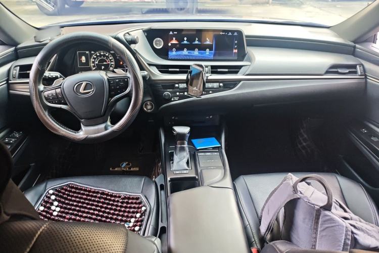 Used Lexus ES 2018 200 Excellence Edition China V Standard Center Console