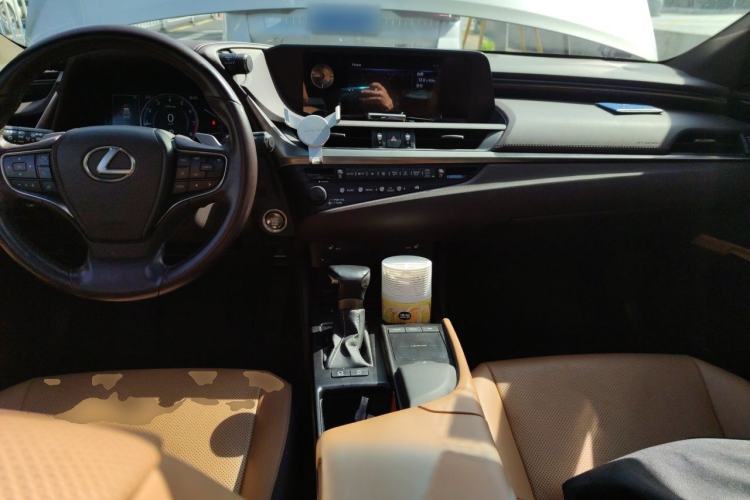 Used Lexus ES 2018 200 Excellence Edition China V Standard Center Console