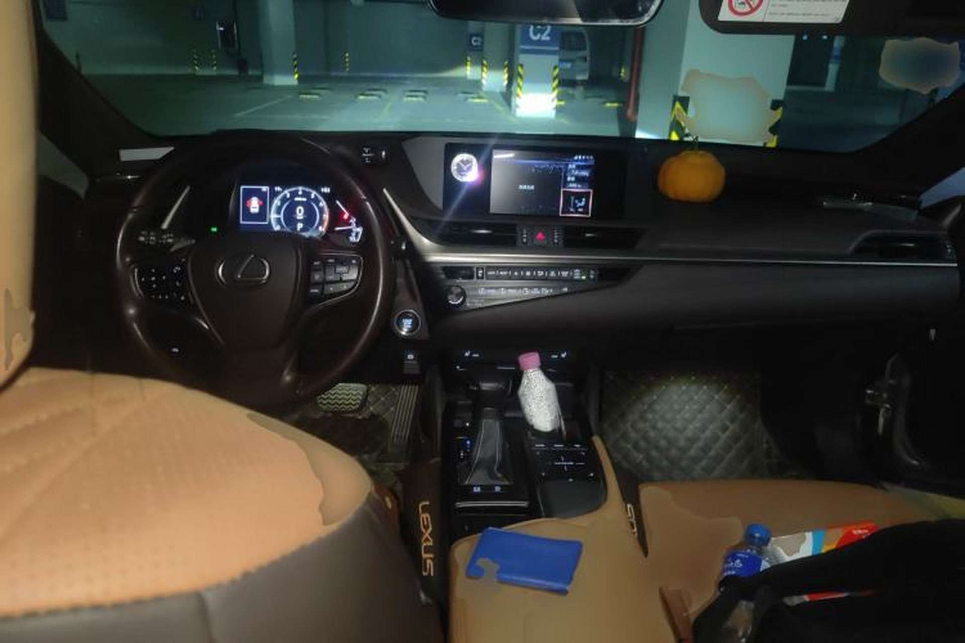 Used Lexus ES 2018 200 Excellence Edition China VI Standard Center Console