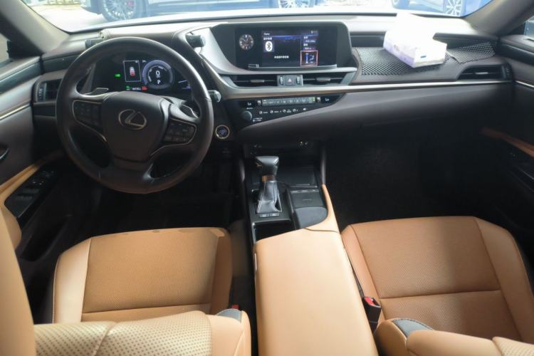 Used Lexus ES 2018 300h Premier Edition China VI Standard Center Console