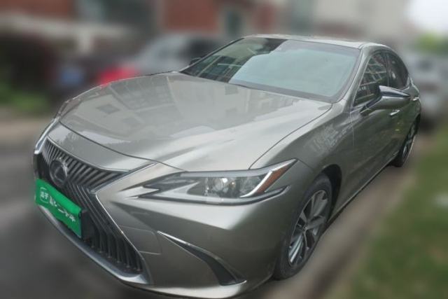 Used Lexus ES 2018 300h Premier Edition China VI Standard