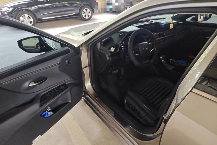 Used Lexus ES 2018 300h Premier Edition China V Standard Driver Seat
