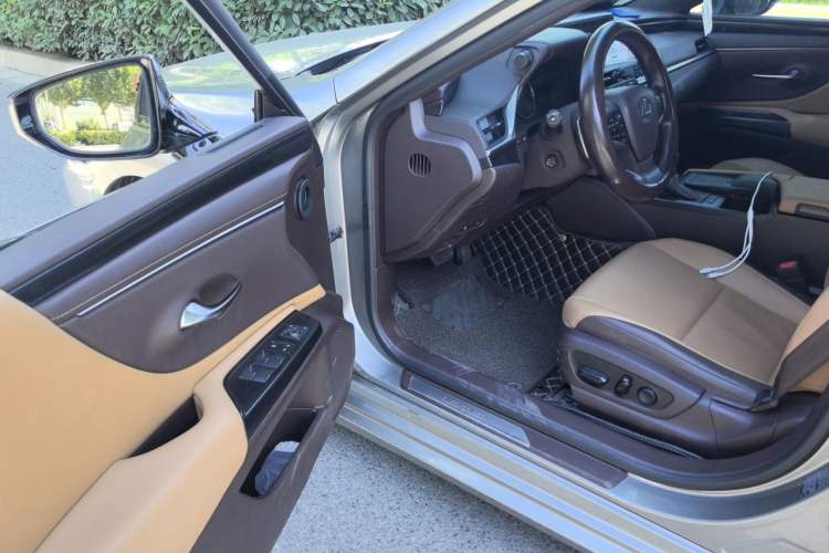 Used Lexus ES 2018 200 Excellence Edition China V Standard Driver Seat