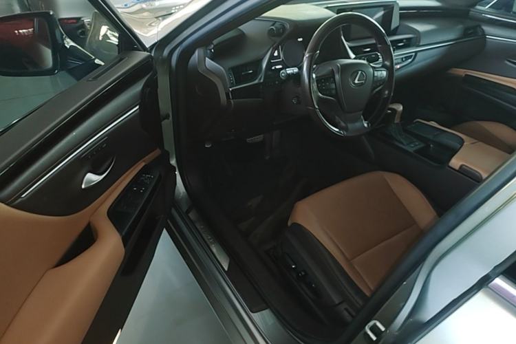 Used Lexus ES 2018 200 Luxury Edition China V Standard Driver Seat