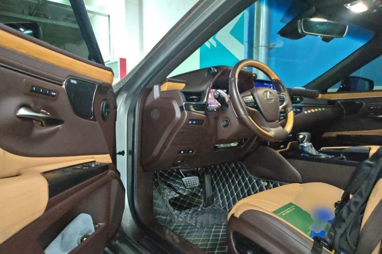 Used Lexus ES 2018 300h Executive Version China V Standard Driver Seat