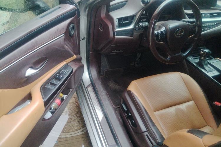 Used Lexus ES 2018 200 Excellence Edition China V Standard Driver Seat