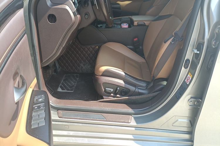 Used Lexus ES 2018 200 Excellence Edition China V Standard Driver Seat