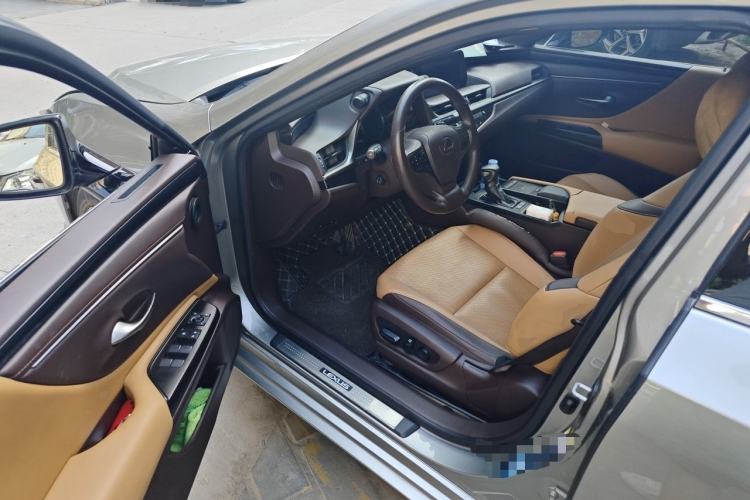 Used Lexus ES 2018 200 Excellence Edition China V Standard Driver Seat