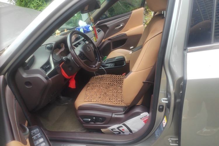 Used Lexus ES 2018 200 Excellence Edition China VI Standard Driver Seat