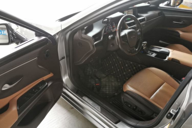 Used Lexus ES 2018 200 Excellence Edition China V Standard Driver Seat
