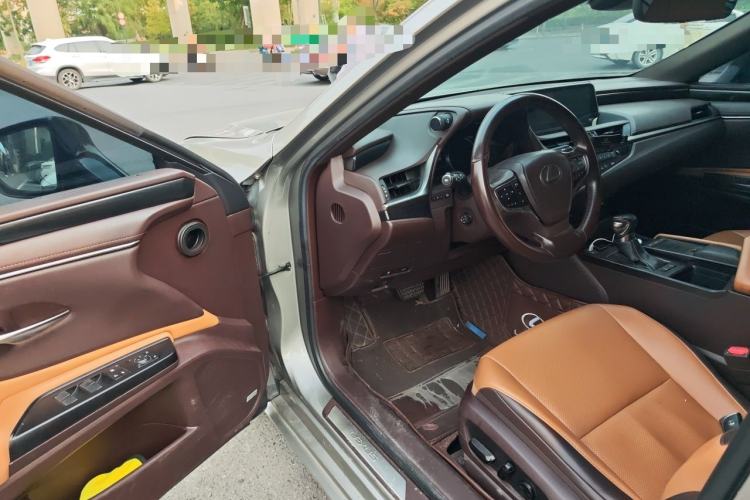 Used Lexus ES 2018 200 Excellence Edition China V Standard Driver Seat