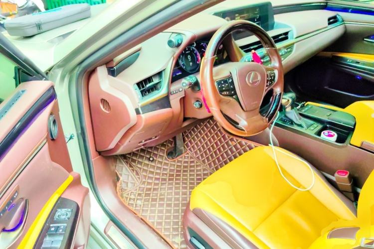 Used Lexus ES 2018 200 Luxury Edition China VI Driver Seat