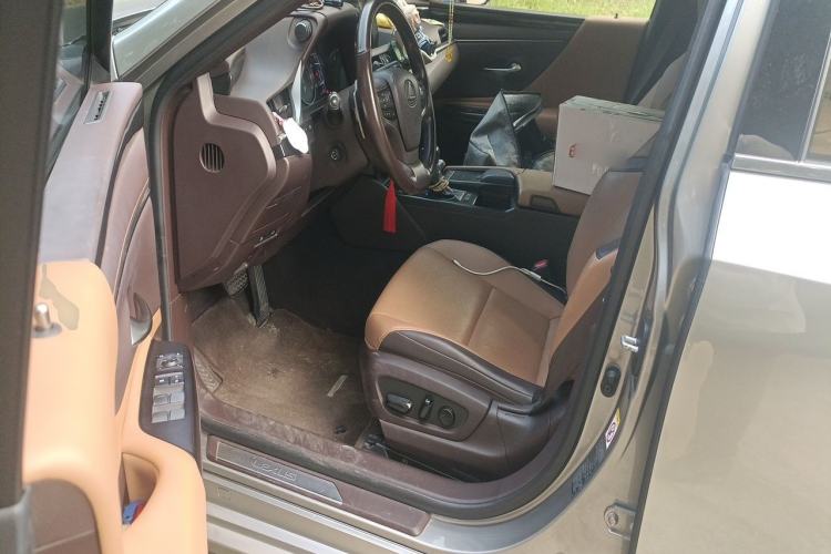 Used Lexus ES 2018 200 Excellence Edition China V Standard Driver Seat