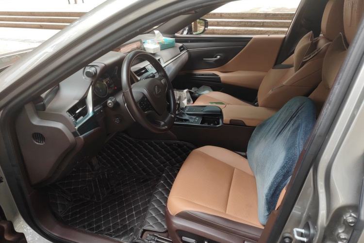 Used Lexus ES 2018 300h Premier Edition China V Standard Driver Seat