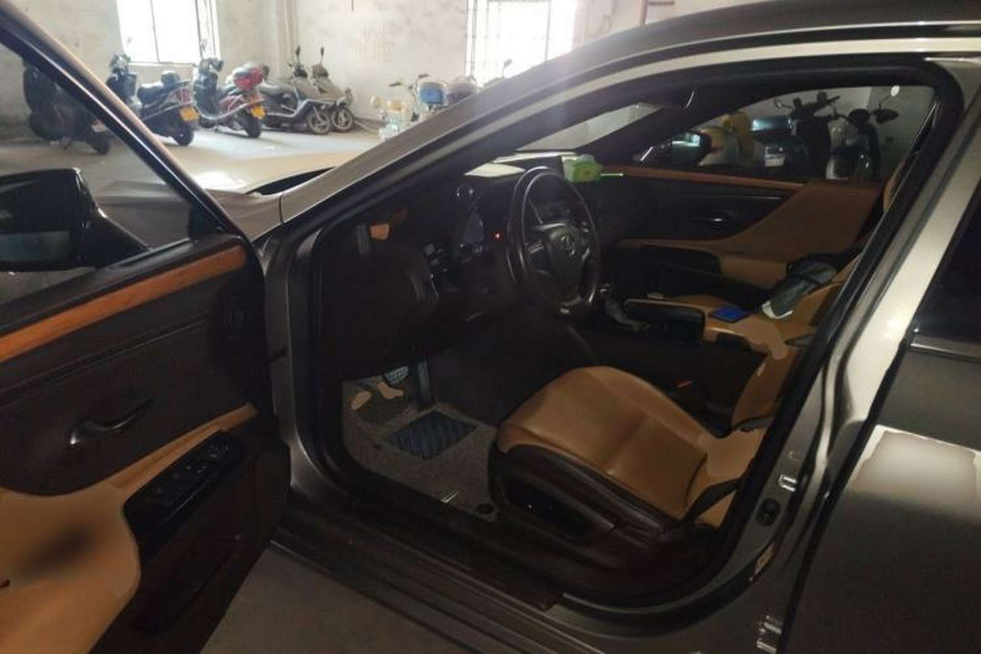 Used Lexus ES 2018 300h Premier Edition China VI Standard Driver Seat