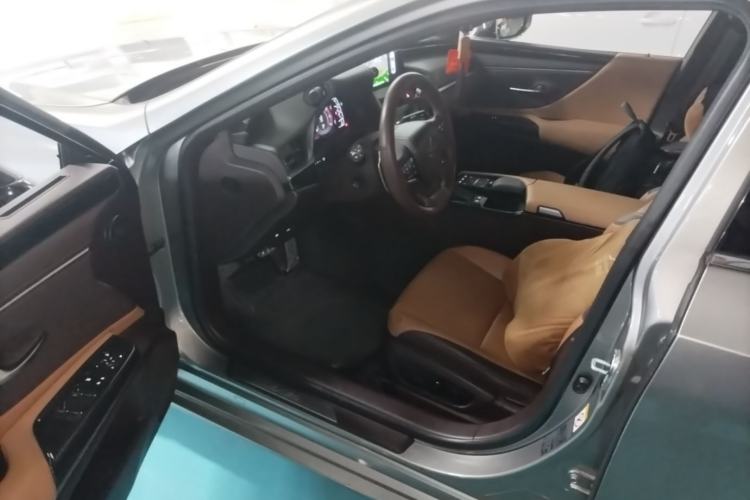 Used Lexus ES 2018 300h Premier Edition China V Standard Driver Seat
