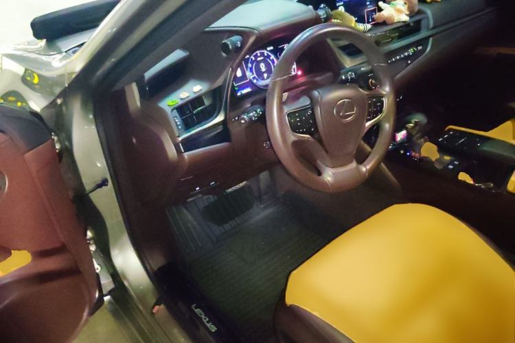 Used Lexus ES 2018 200 Excellence Edition China V Standard Driver Seat