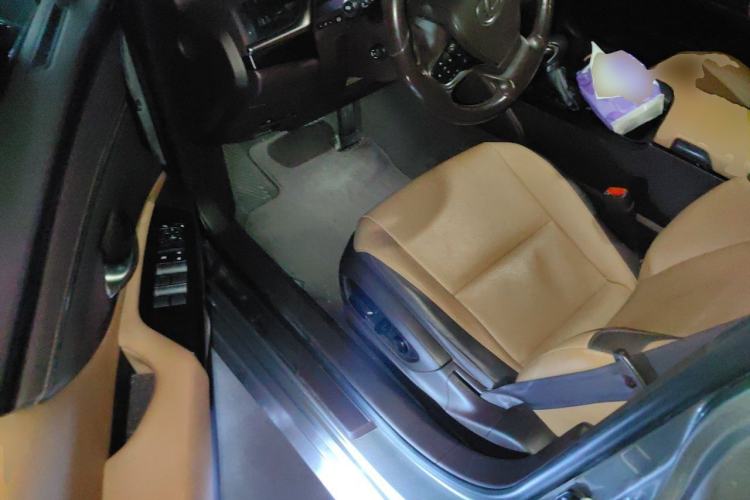 Used Lexus ES 2018 200 Excellence Edition China VI Standard Driver Seat