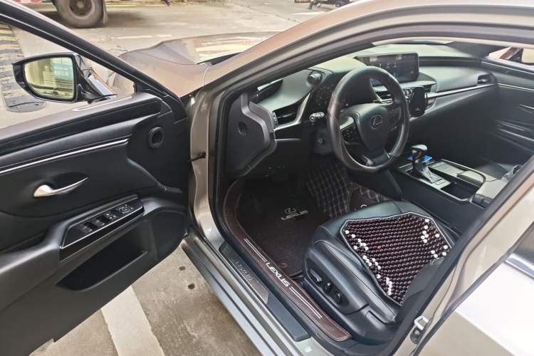 Used Lexus ES 2018 200 Excellence Edition China V Standard Driver Seat