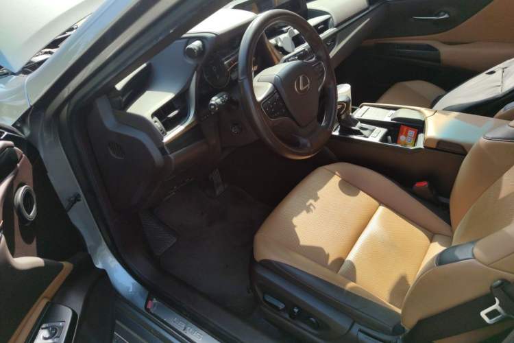 Used Lexus ES 2018 200 Excellence Edition China V Standard Driver Seat