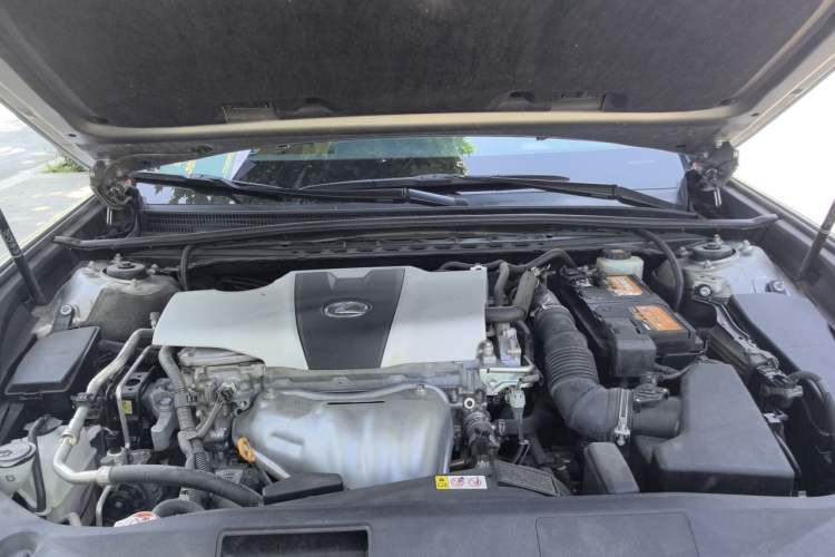Used Lexus ES 2018 200 Excellence Edition China V Standard Engine Bay