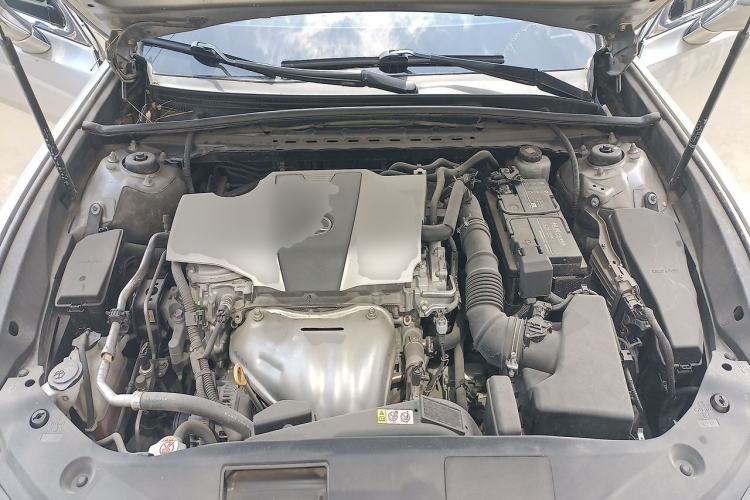 Used Lexus ES 2018 200 Excellence Edition China V Standard Engine Bay