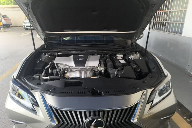 Used Lexus ES 2018 200 Excellence Edition China V Standard Engine Bay