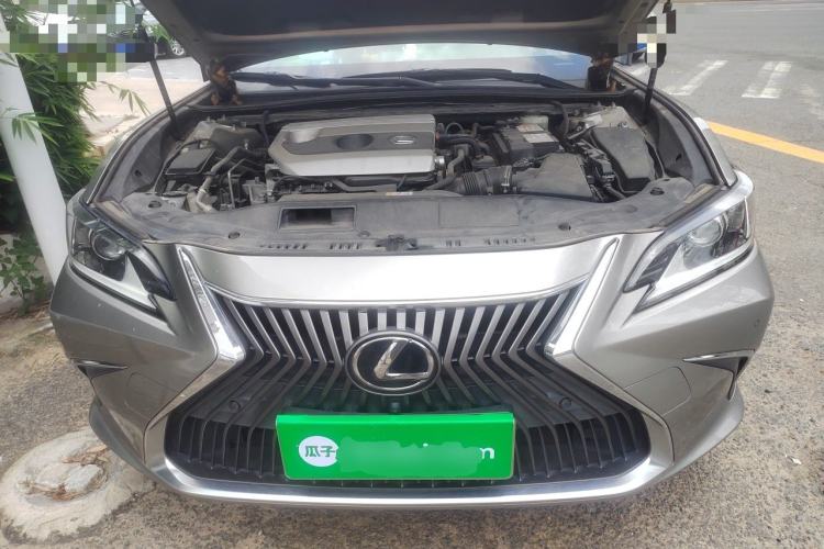 Used Lexus ES 2018 200 Excellence Edition China VI Standard Engine Bay