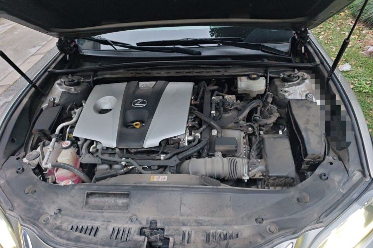 Used Lexus ES 2018 300h Premier Edition China VI Standard Engine Bay