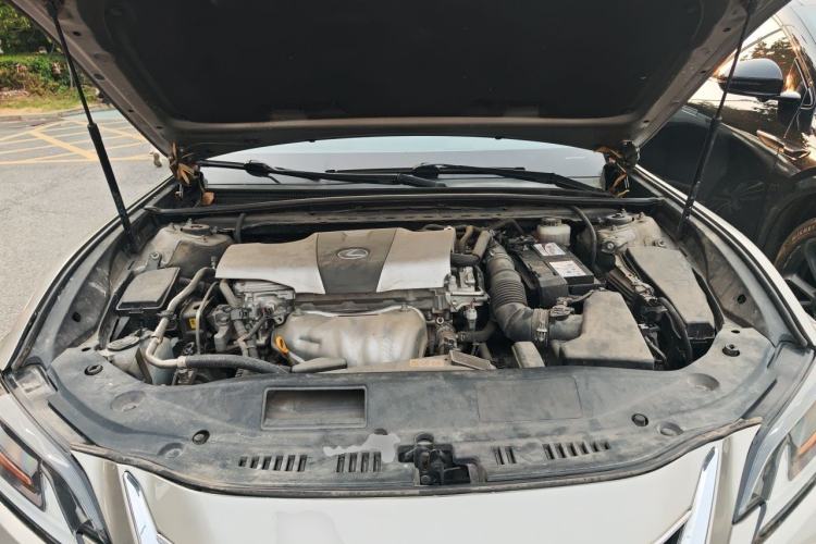 Used Lexus ES 2018 200 Excellence Edition China V Standard Engine Bay