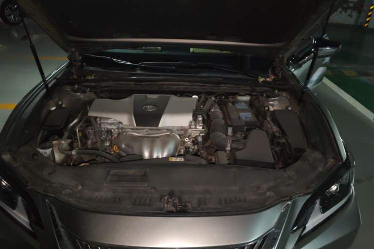 Used Lexus ES 2018 200 Excellence Edition China VI Standard Engine Bay