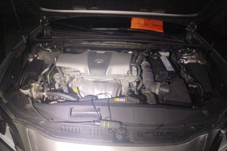 Used Lexus ES 2018 200 Excellence Edition China VI Standard Engine Bay