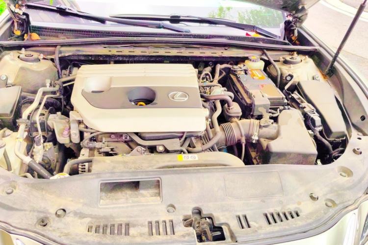 Used Lexus ES 2018 200 Luxury Edition China VI Engine Bay