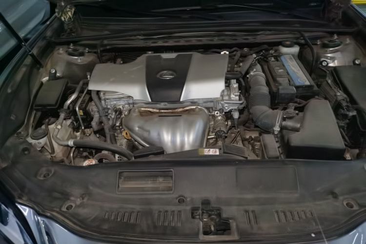 Used Lexus ES 2018 200 Excellence Edition China V Standard Engine Bay