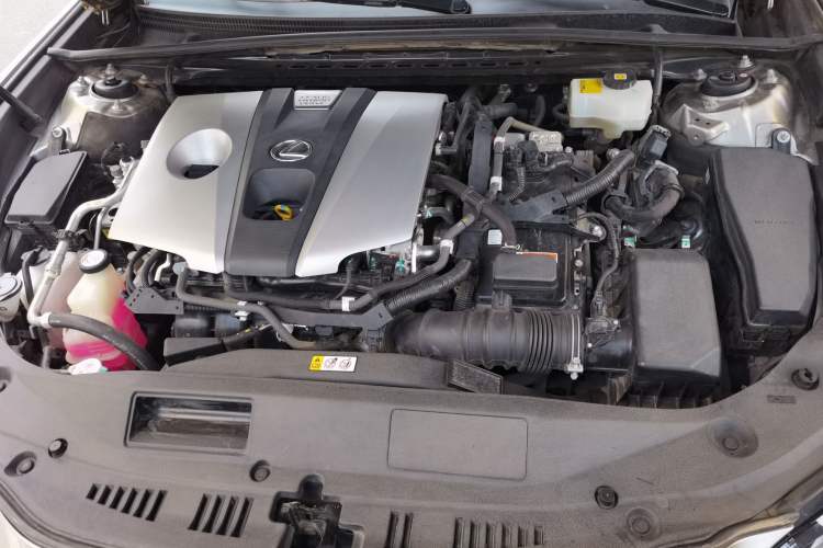 Used Lexus ES 2018 300h Premier Edition China VI Standard Engine Bay
