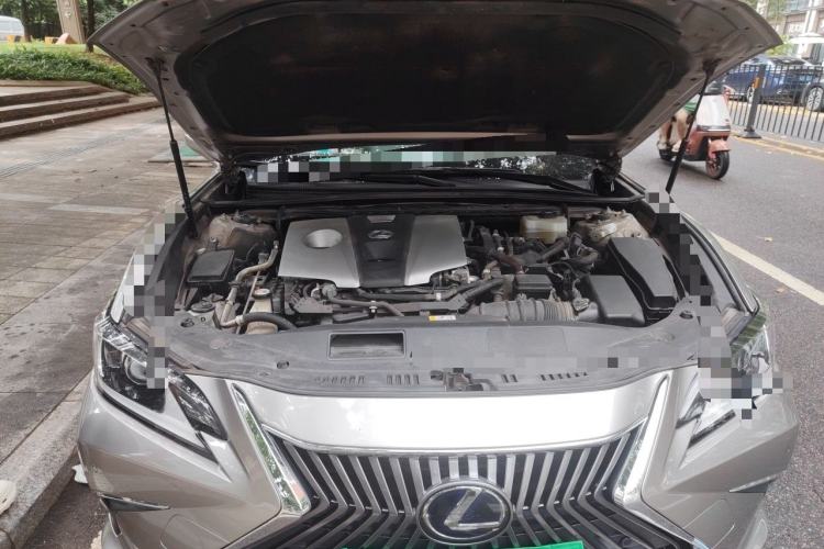 Used Lexus ES 2018 300h Premier Edition China V Standard Engine Bay