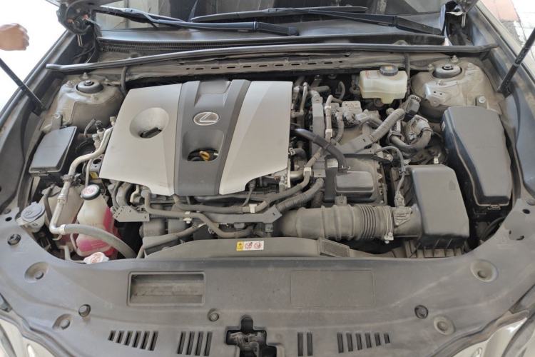 Used Lexus ES 2018 300h Premier Edition China VI Standard Engine Bay
