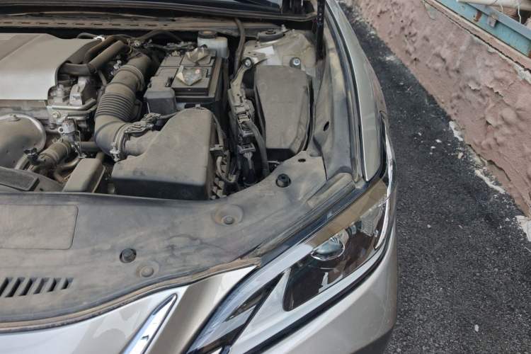 Used Lexus ES 2018 200 Excellence Edition China VI Standard Engine Bay Left