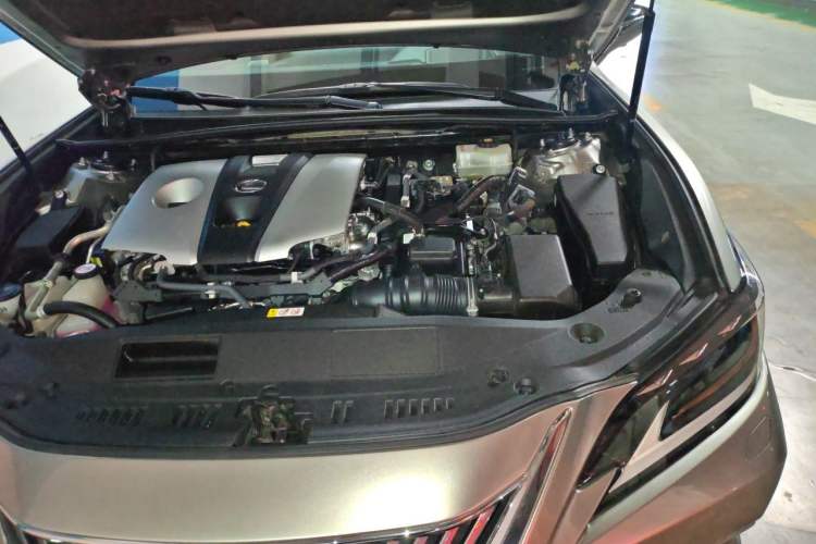 Used Lexus ES 2018 300h Executive Version China V Standard Engine Bay Left
