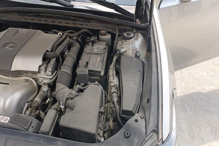 Used Lexus ES 2018 200 Excellence Edition China V Standard Engine Bay Left