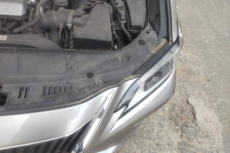 Used Lexus ES 2018 200 Excellence Edition China VI Standard Engine Bay Left