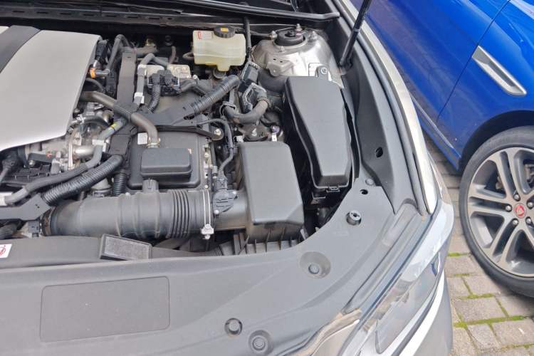 Used Lexus ES 2018 300h Premier Edition China V Standard Engine Bay Left