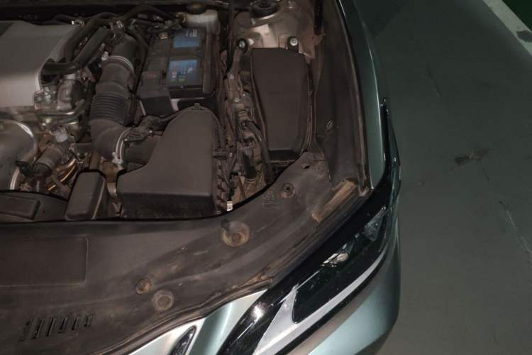 Used Lexus ES 2018 200 Excellence Edition China VI Standard Engine Bay Left