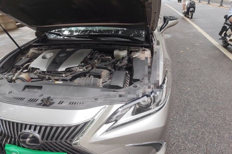 Used Lexus ES 2018 300h Premier Edition China V Standard Engine Bay Left