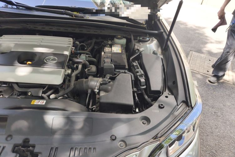 Used Lexus ES 2018 200 Excellence Edition China VI Standard Engine Bay Left