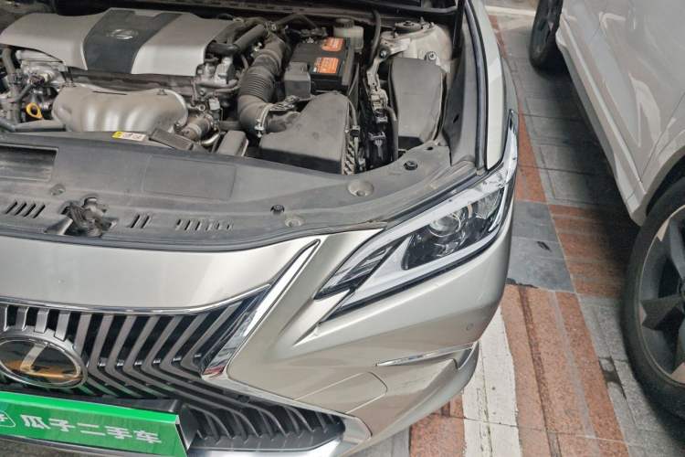 Used Lexus ES 2018 200 Excellence Edition China VI Standard Engine Bay Left