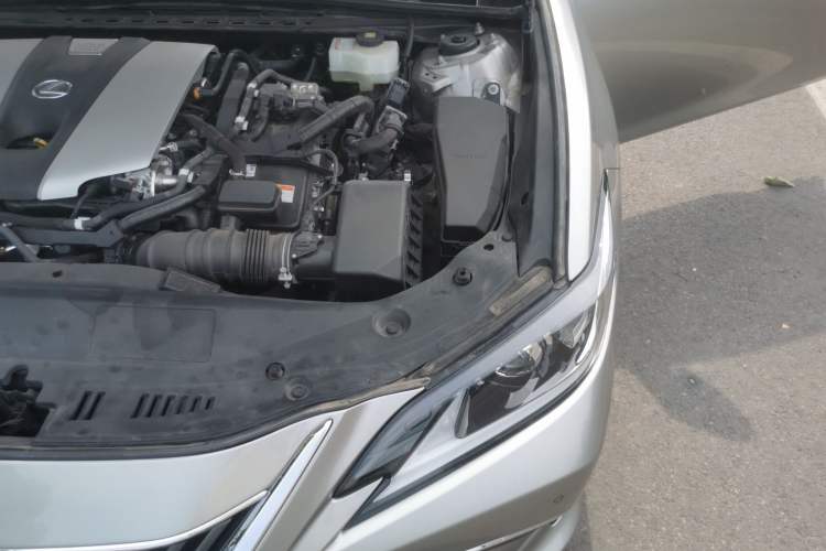 Used Lexus ES 2018 300h Premier Edition China VI Standard Engine Bay Left